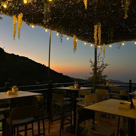 Two Flowers Hotel 페둘라스 외부 사진