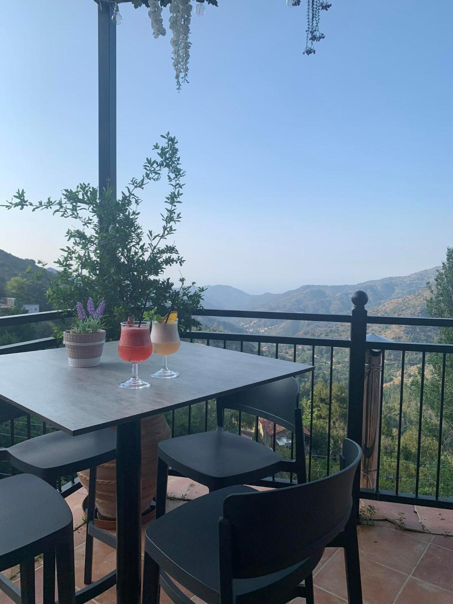 Two Flowers Hotel 페둘라스 외부 사진