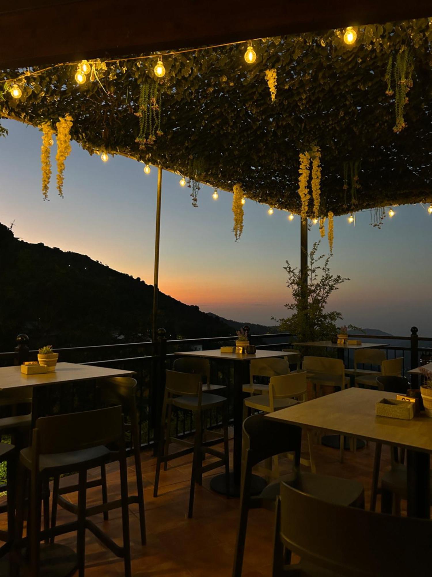 Two Flowers Hotel 페둘라스 외부 사진