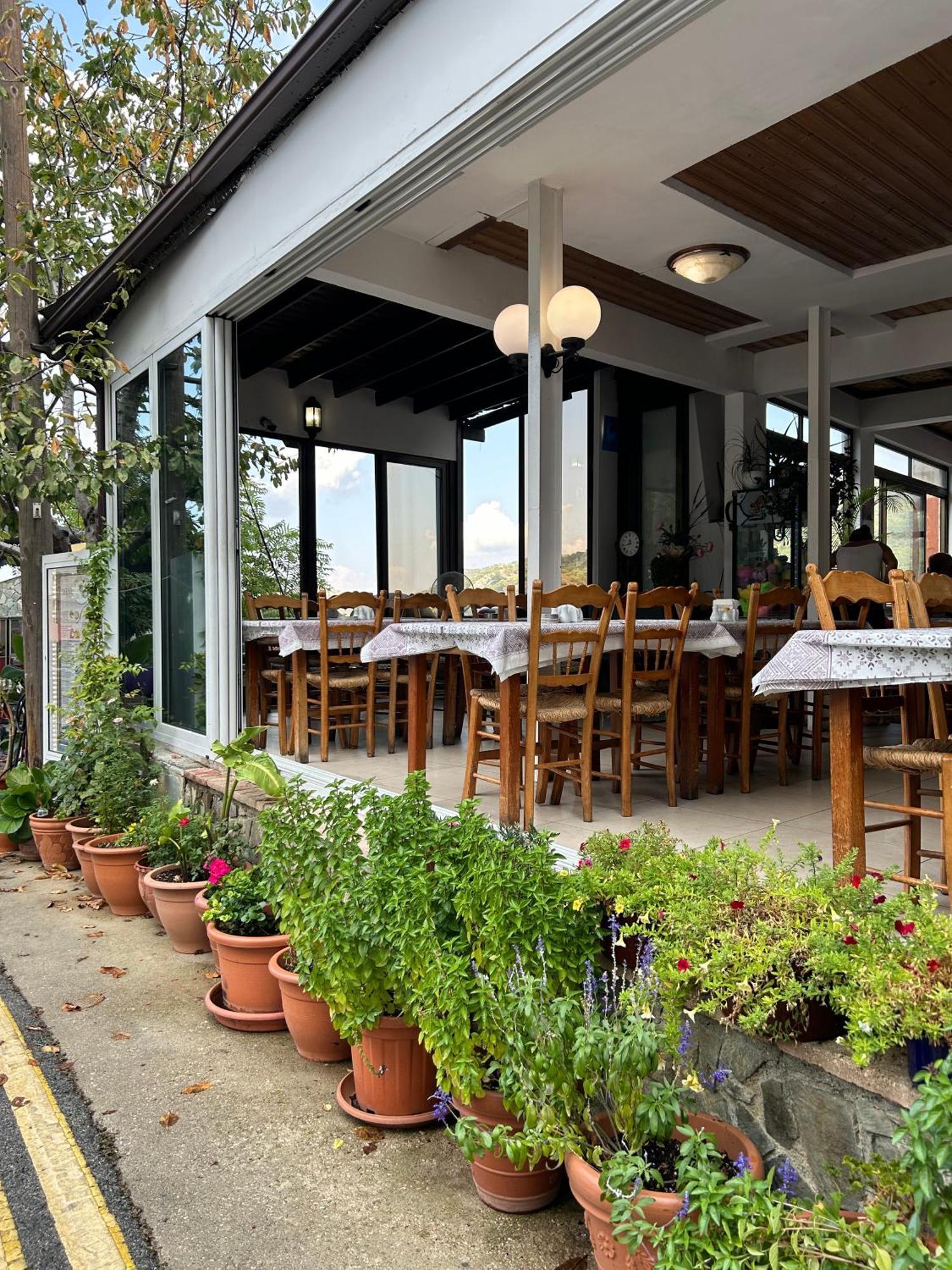 Two Flowers Hotel 페둘라스 외부 사진